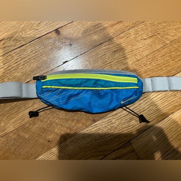 Nike small capacity waist bag. Barely used. - Picture 1 of 3
